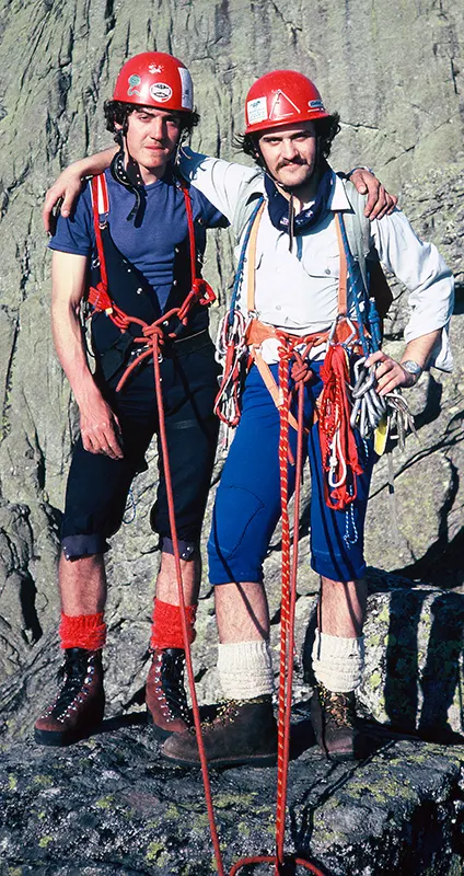 Guillermo Mateos y Gabriel Martín tras la apertura de la vía Francisco Galán a la Torre de Villarejo, 1979.